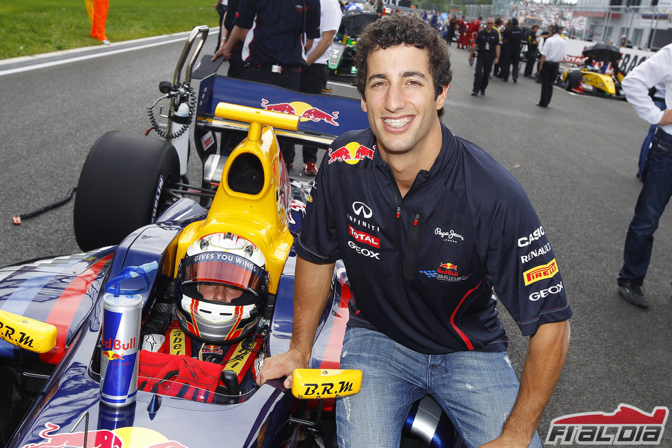 Daniel Ricciardo apoya a Antonio Felix da Costa