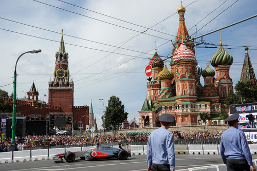 Lewis Hamilton rueda en el Kremlin