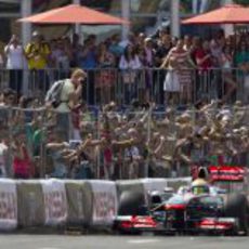 Los aficionados rusos aclaman a Lewis Hamilton