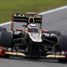 Kimi Räikkönen conduce su Lotus en el circuito de Hockenheim