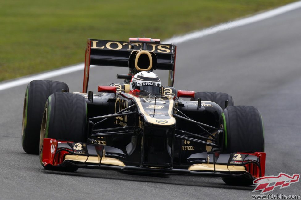 Kimi Räikkönen conduce su Lotus en el circuito de Hockenheim