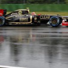 Romain Grosjean conduce sobre la pista mojada de Hockenheim