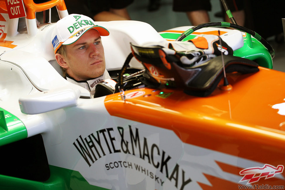 Nico Hülkenberg espera para poder salir a pista