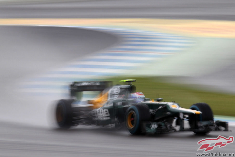 Vitaly Petrov vuela en el trazado de Hockenheim