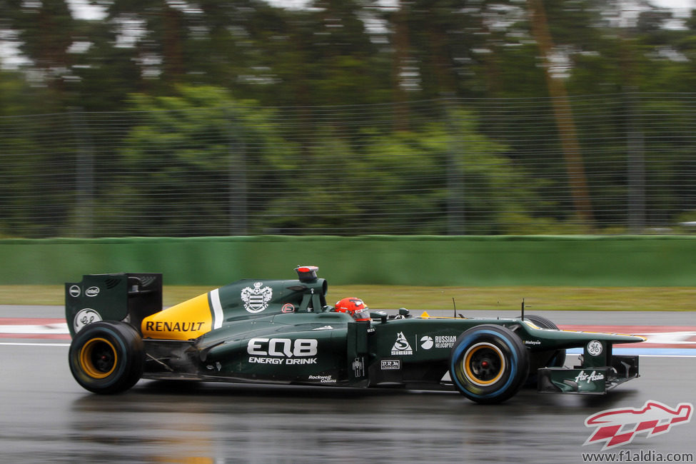 Heikki Kovalainen rueda con los neumáticos de lluvia extrema