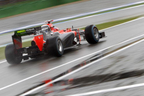 Timo Glock rueda en el circuito mojado de Hockenheim