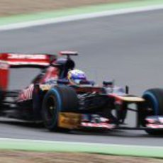 Daniel Ricciardo rueda con lo neumáticos de lluvia extrema