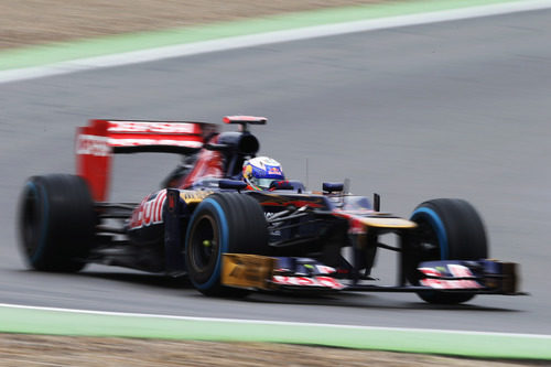 Daniel Ricciardo rueda con lo neumáticos de lluvia extrema