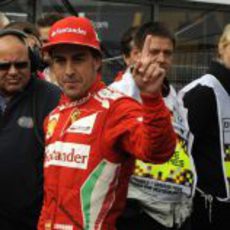 Fernando Alonso celebra su segunda pole consecutiva