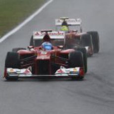 Fernando Alonso por delante de Felipe Massa en Hockenheim