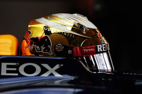 El nuevo casco dorado de Sebastian Vettel