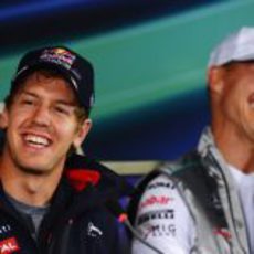 Complicidad entre Sebastian Vettel y Michael Schumacher