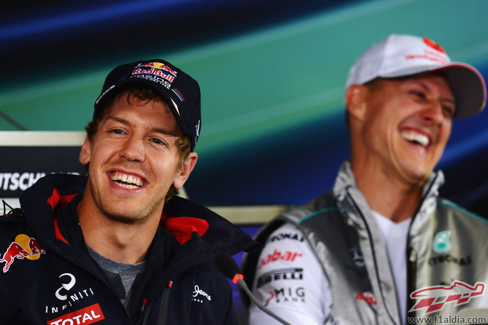 Complicidad entre Sebastian Vettel y Michael Schumacher