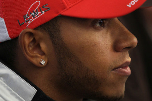 El pendiente de Lewis Hamilton