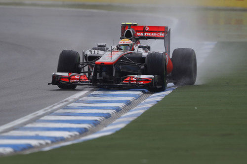 Lewis Hamilton roza el piano en Hockenheim