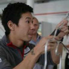 Kamui Kobayashi se divierte con un juego