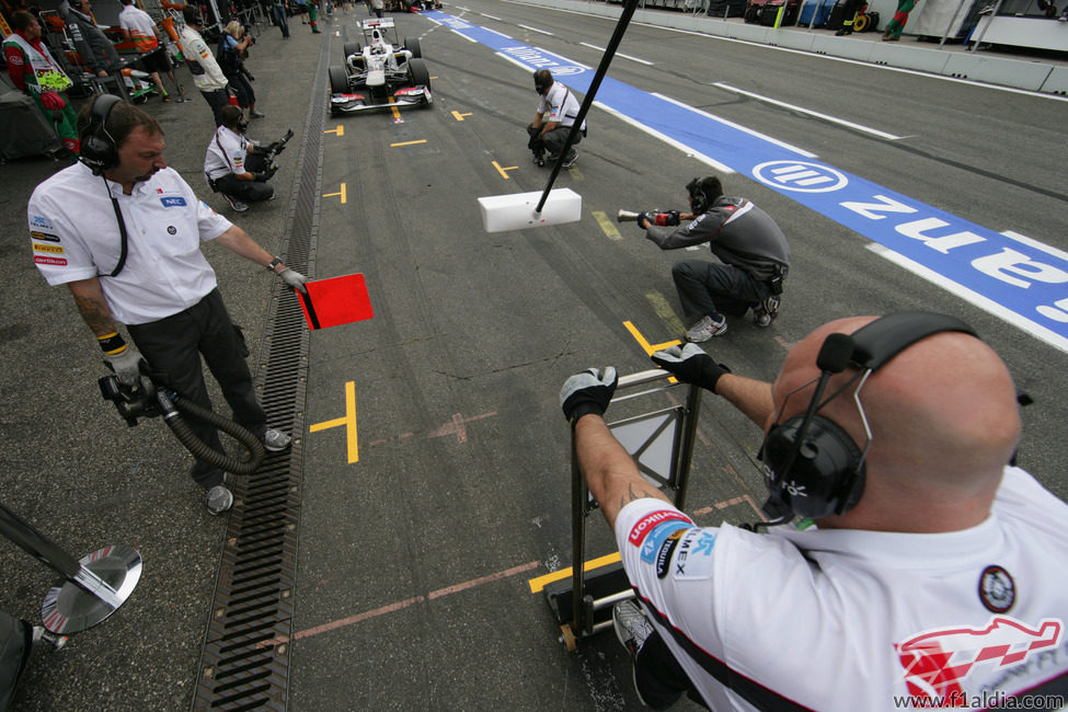 Pit stop para el equipo Sauber