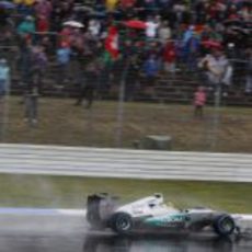 La lluvia recibe a Nico Rosberg en su país