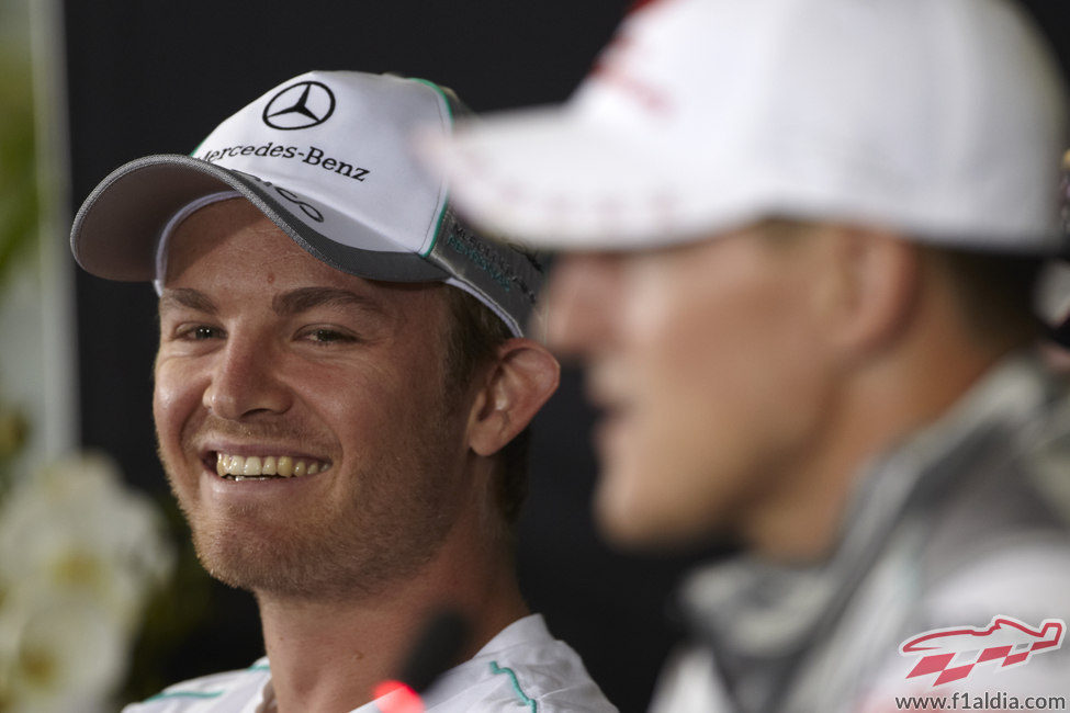 Nico Rosberg y Michael Schumacher en sala de prensa