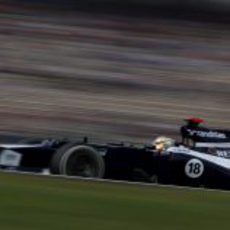 Pastor Maldonado atraviesa el circuito de Hockenheim