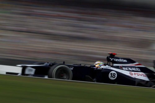 Pastor Maldonado atraviesa el circuito de Hockenheim