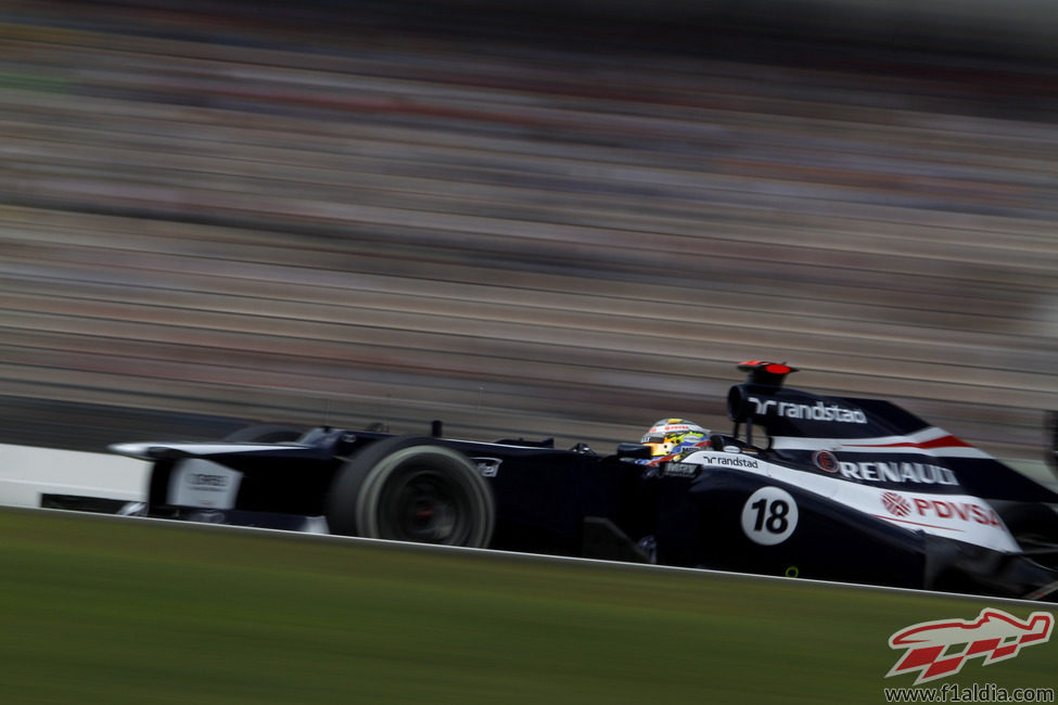 Pastor Maldonado atraviesa el circuito de Hockenheim