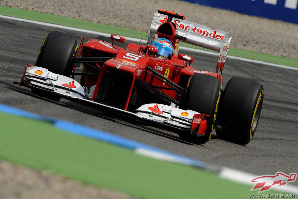 Fernando Alonso rueda en los entrenamientos libres