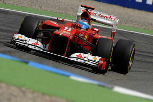 Fernando Alonso rueda en los entrenamientos libres