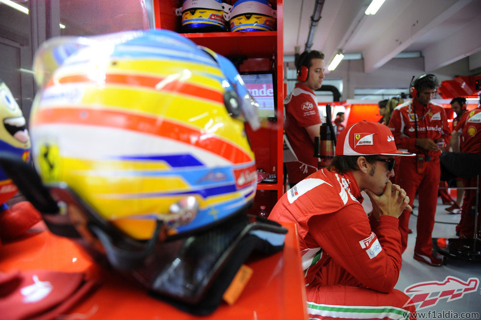 Fernando Alonso totalmente concentrado
