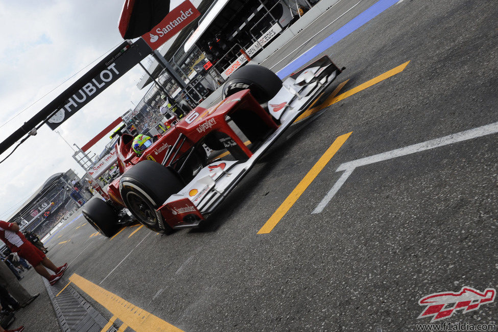 Felipe Massa en el pitlane de Hockenheim