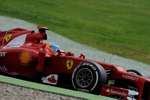 Fernando Alonso, con neumáticos duros