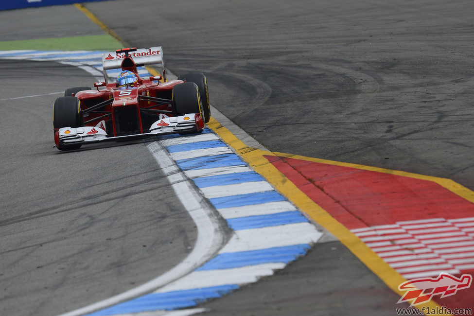 Penútima curva de Hockenheim para Fernando Alonso