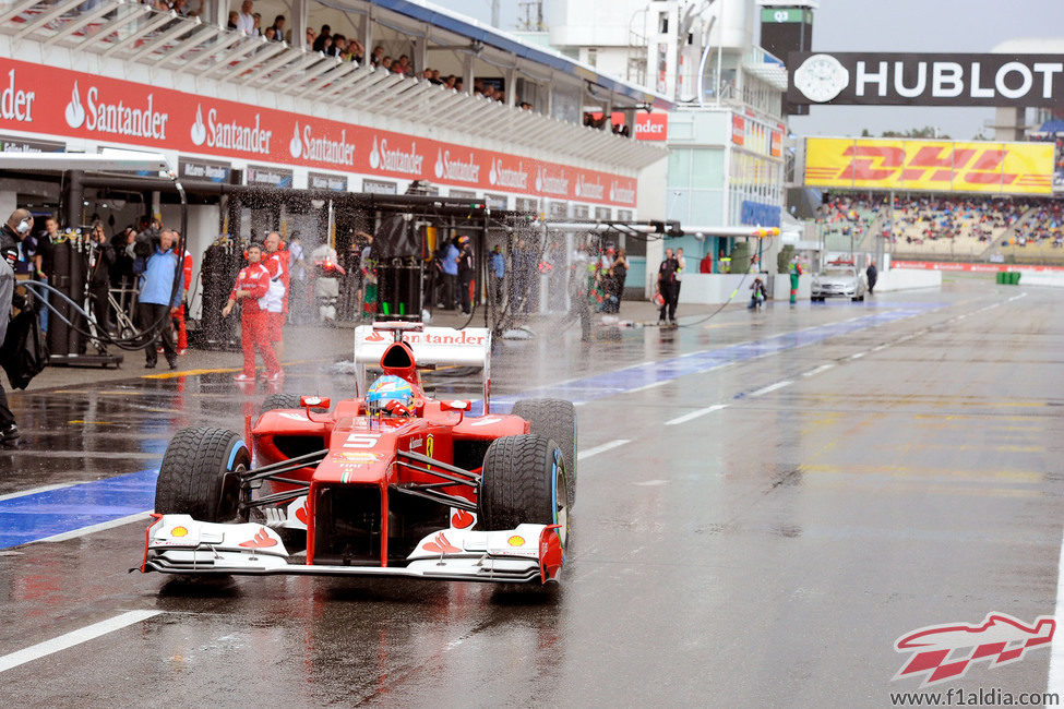 Neumáticos de lluvia extrema para Fernando Alonso