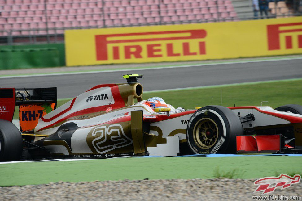 Narain Karthikeyan pilota el F112 en la clasificación del sábado