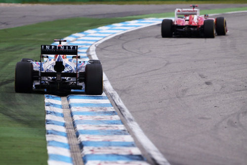 Sebastian Vettel persigue a Alonso en Alemania 2012