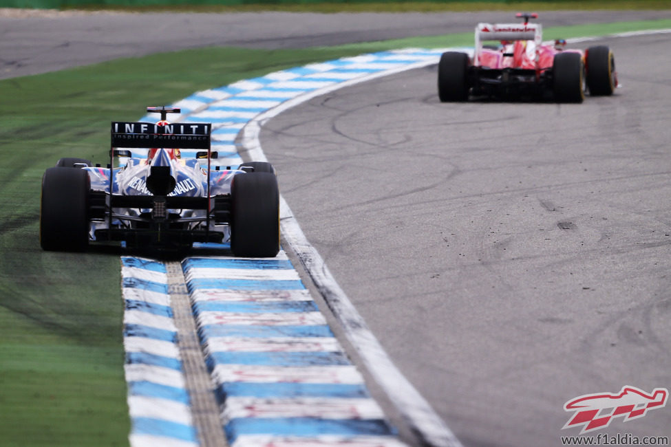 Sebastian Vettel persigue a Alonso en Alemania 2012