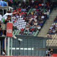 Bandera a cuadros para Fernando Alonso en el GP de Alemania 2012