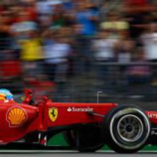 Fernando Alonso celebra en el F2012 su victoria de Alemania