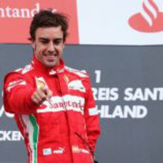 Fernando Alonso agradece la victoria de Alemania a sus mecánicos