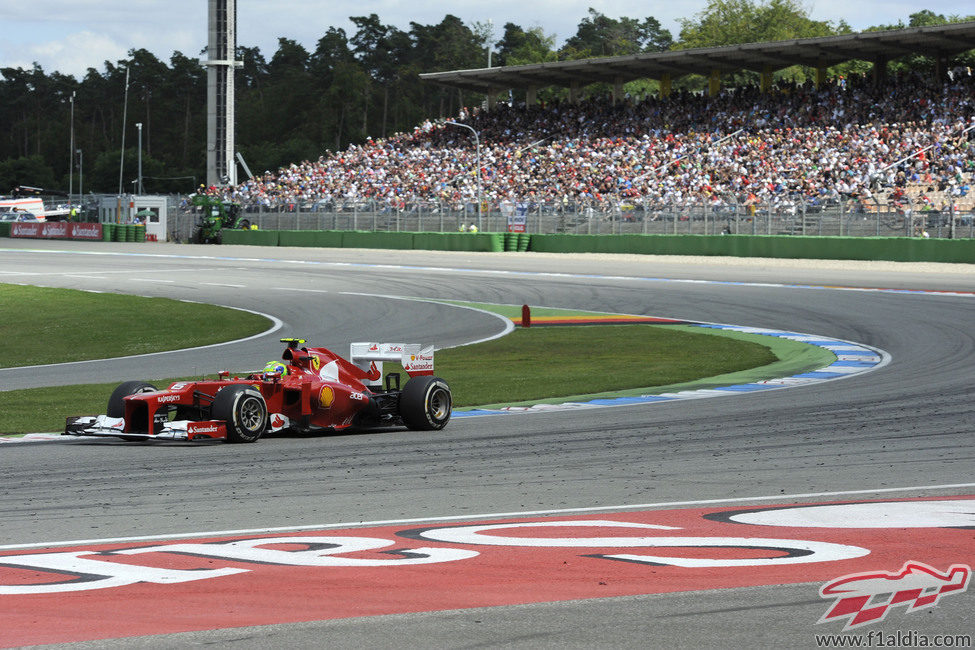 Felipe Massa trata de recuperar posiciones en Hockenheim