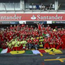 Los de Maranello celebran la victoria de Alonso en Hockenheim