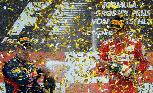 Miles de papelillos dorados en el podio del GP de Alemania 2012