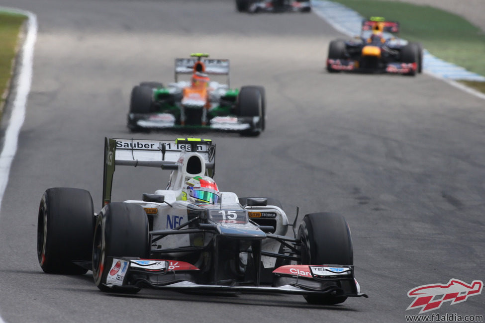 Sergio Pérez trata de ganar posiciones en la carrera de Hockenheim