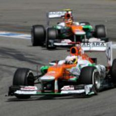 Los dos Force India disputan el GP de Alemania 2012