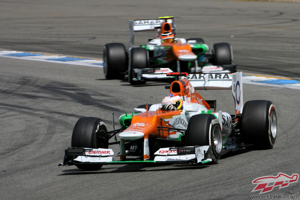 Los dos Force India disputan el GP de Alemania 2012