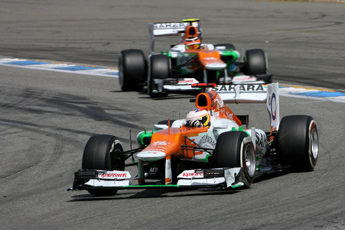 Los dos Force India disputan el GP de Alemania 2012