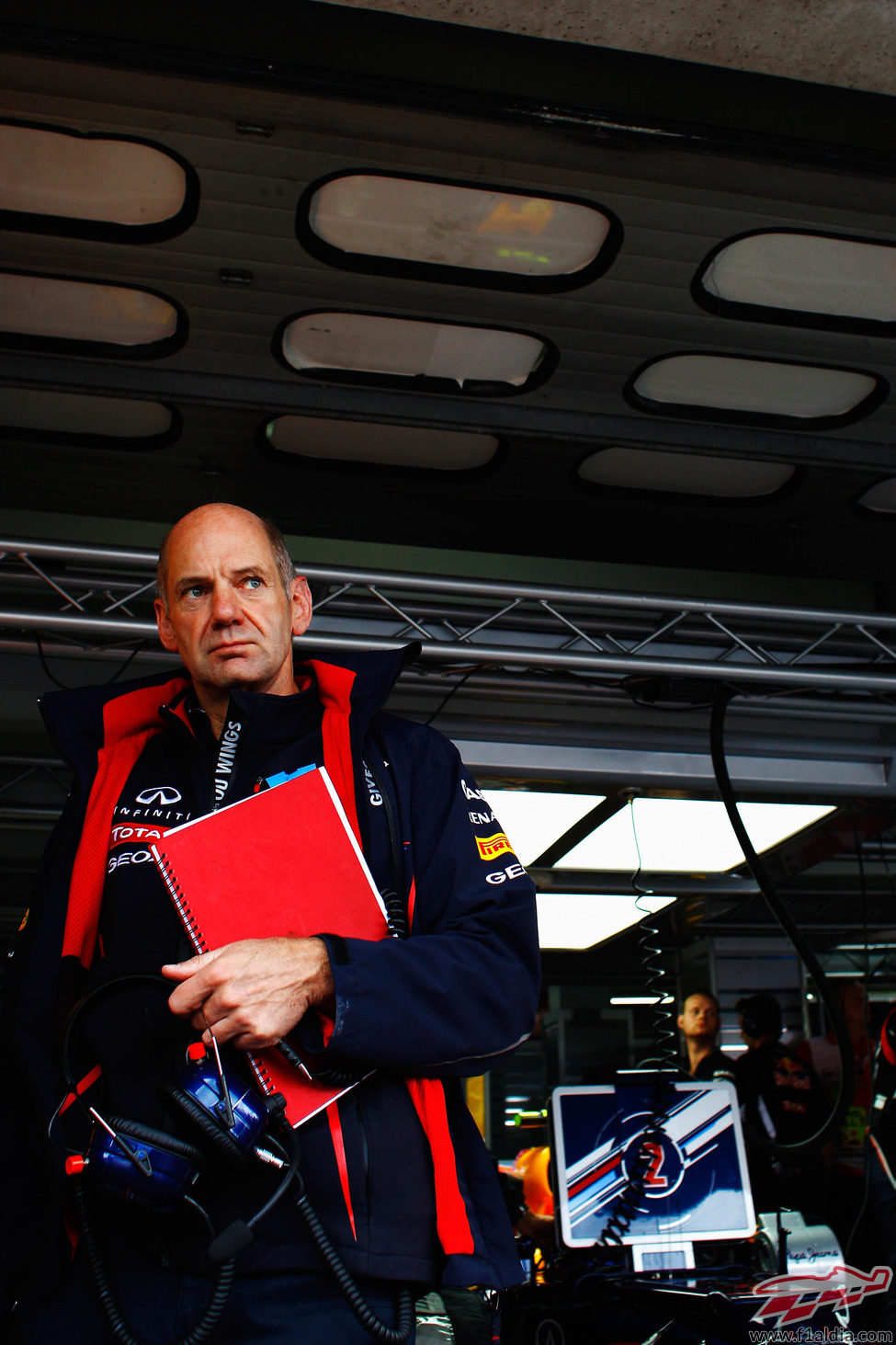 Adrian Newey y su libreta roja en Alemania 2012