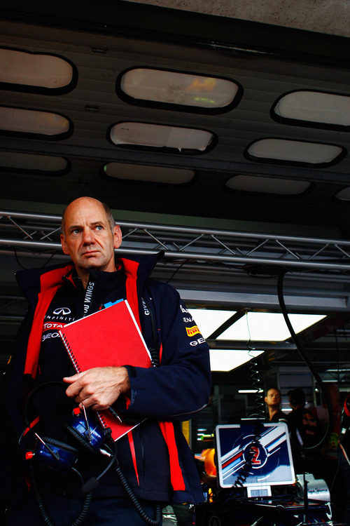 Adrian Newey y su libreta roja en Alemania 2012