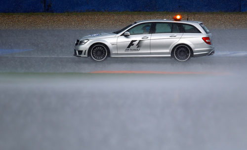 El coche médico sobre el agua de Hockenheim