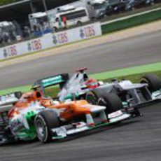 Nico Hülkenberg y Michael Schumacher rueda a rueda en Hockenheim